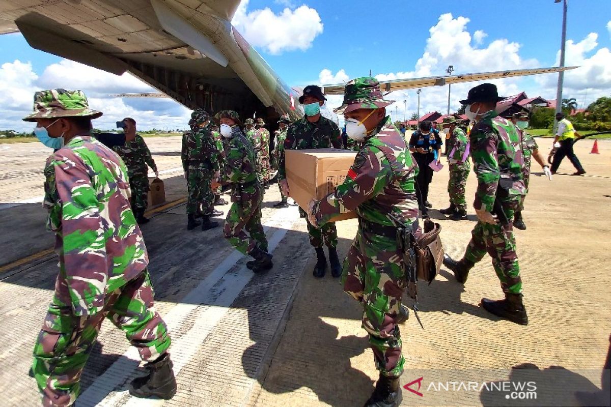 Diangkut menggunakan pesawat TNI AU, Kalteng terima 2.000 APD
