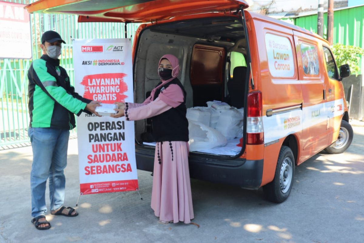 ACT Sulsel bagikan makanan kepada para pekerja harian