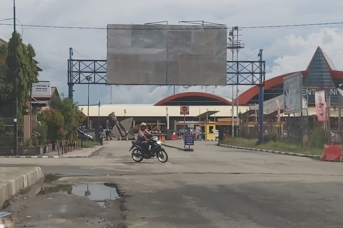 Pedagang di sekitar Bandara Sentani keluhkan sepi pembeli