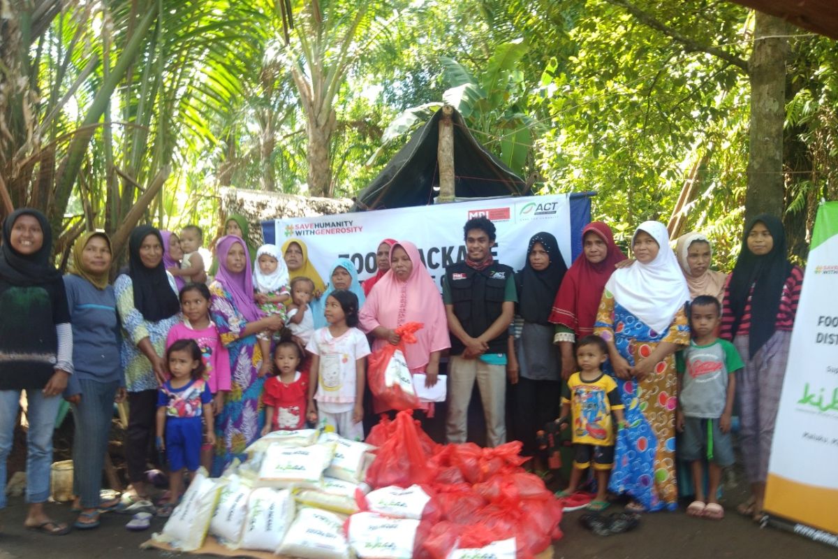 ACT-MRI membagikan paket pangan untuk penyintas gempa  di Maluku Tengah