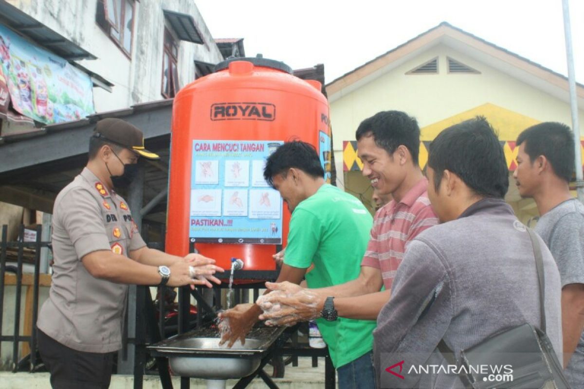 Polres Nias tempatkan sarana cuci tangan di tempat keramaian