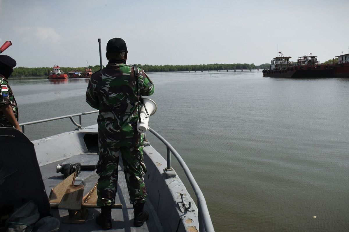 Lantamal I sosialisasi pencegahan COVID 19 ke kapal-kapal di Belawan