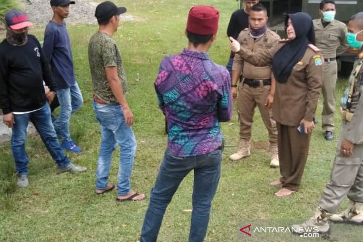 Cegah COVID-19, Satpol PP Aceh Jaya razia puluhan pedagang keliling dari luar daerah