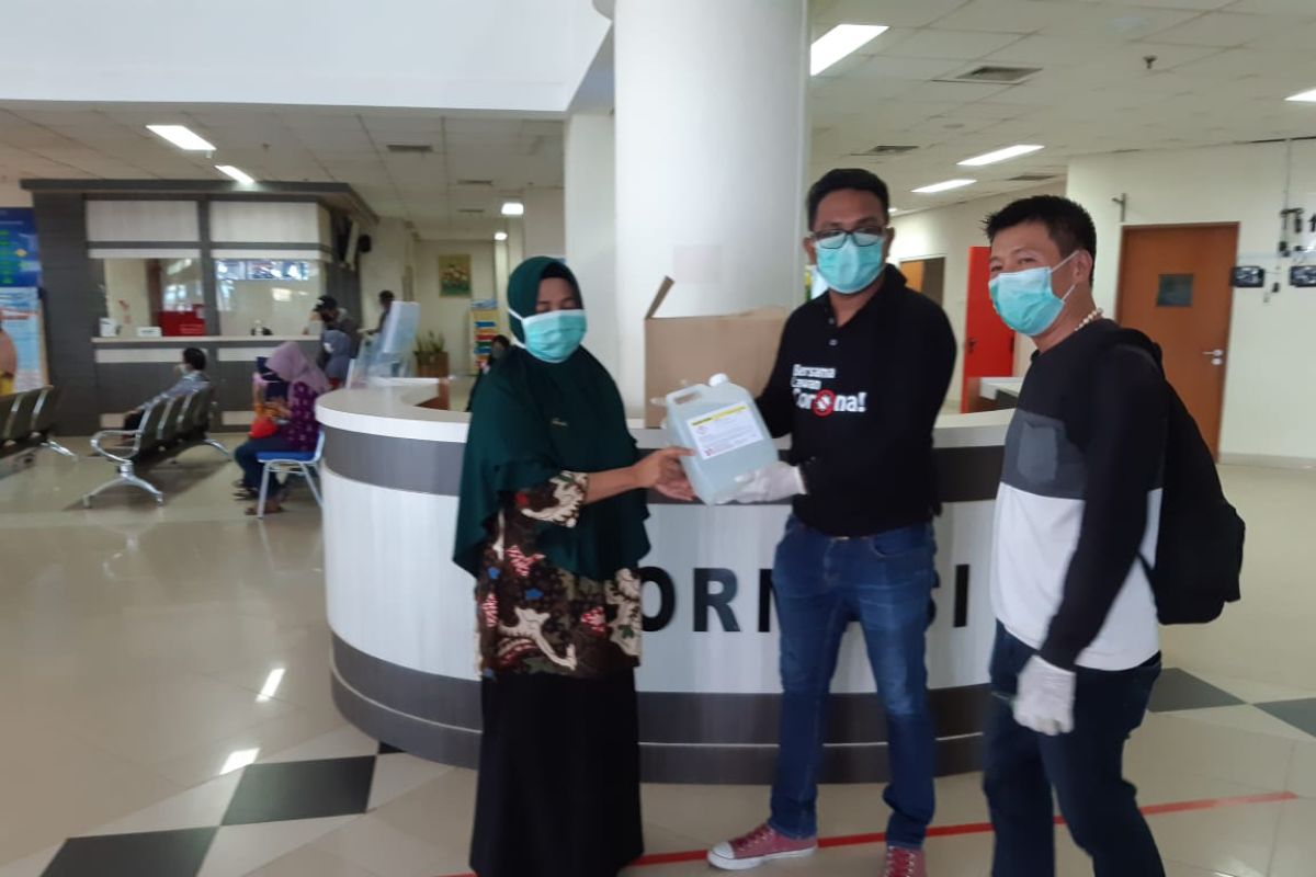 Relawan COVID-19 Tanjungpinang serahkan bantuan untuk RSUP Kepri
