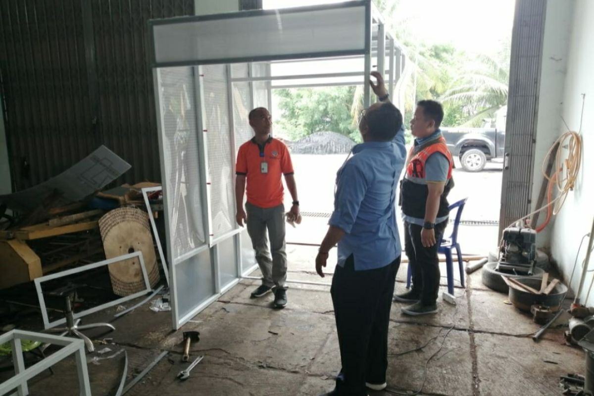 Sigap cegah persebaran COVID-19, Bandara Radin Inten II siapkan "walk through disinfection"