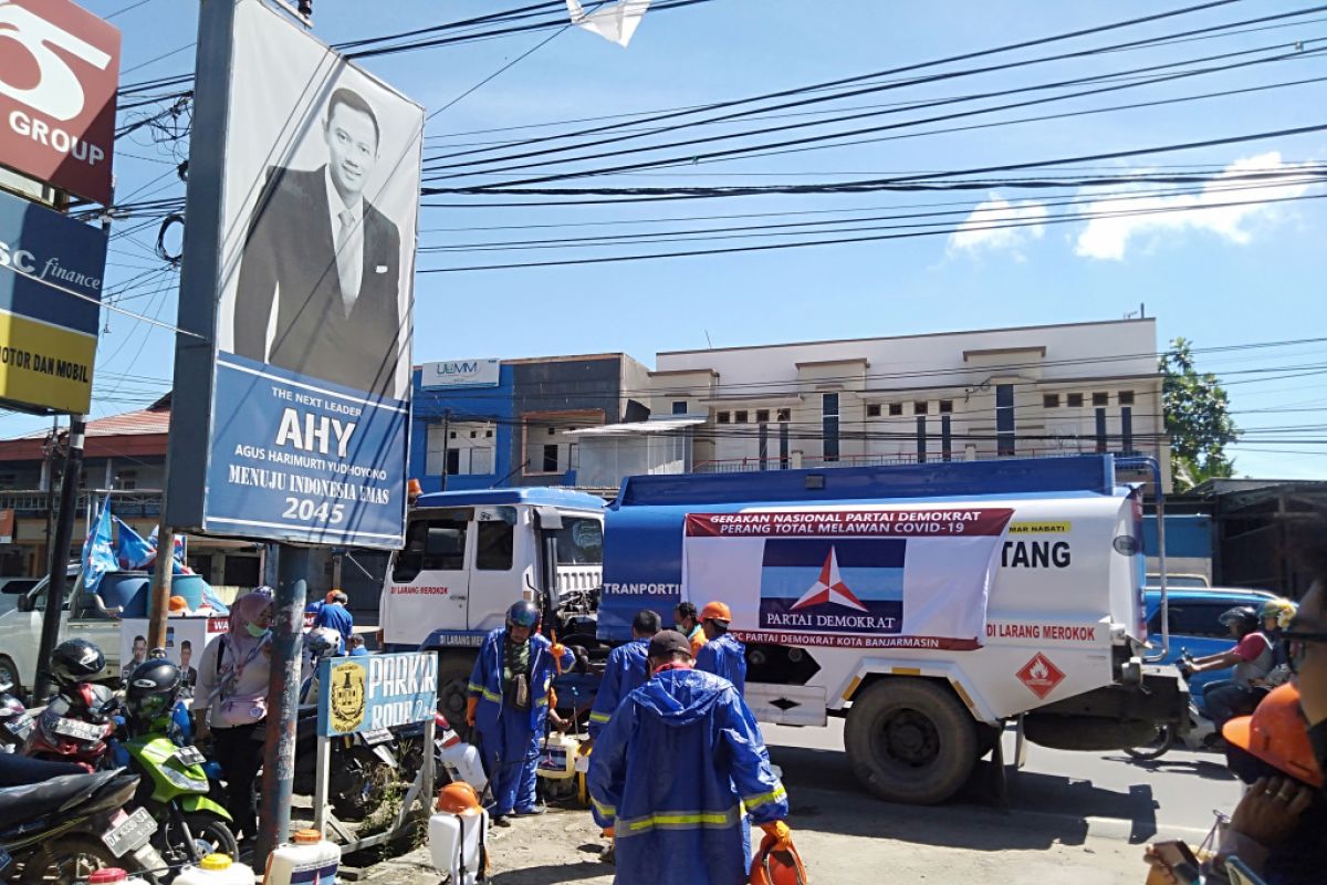 Demokrat Banjarmasin giat penyemprotan disinfektan