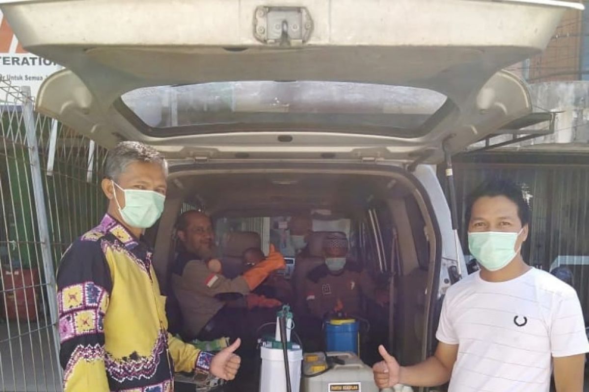 PKS Banjarmasin sterilkan beberapa mesjid dengan disinfektan