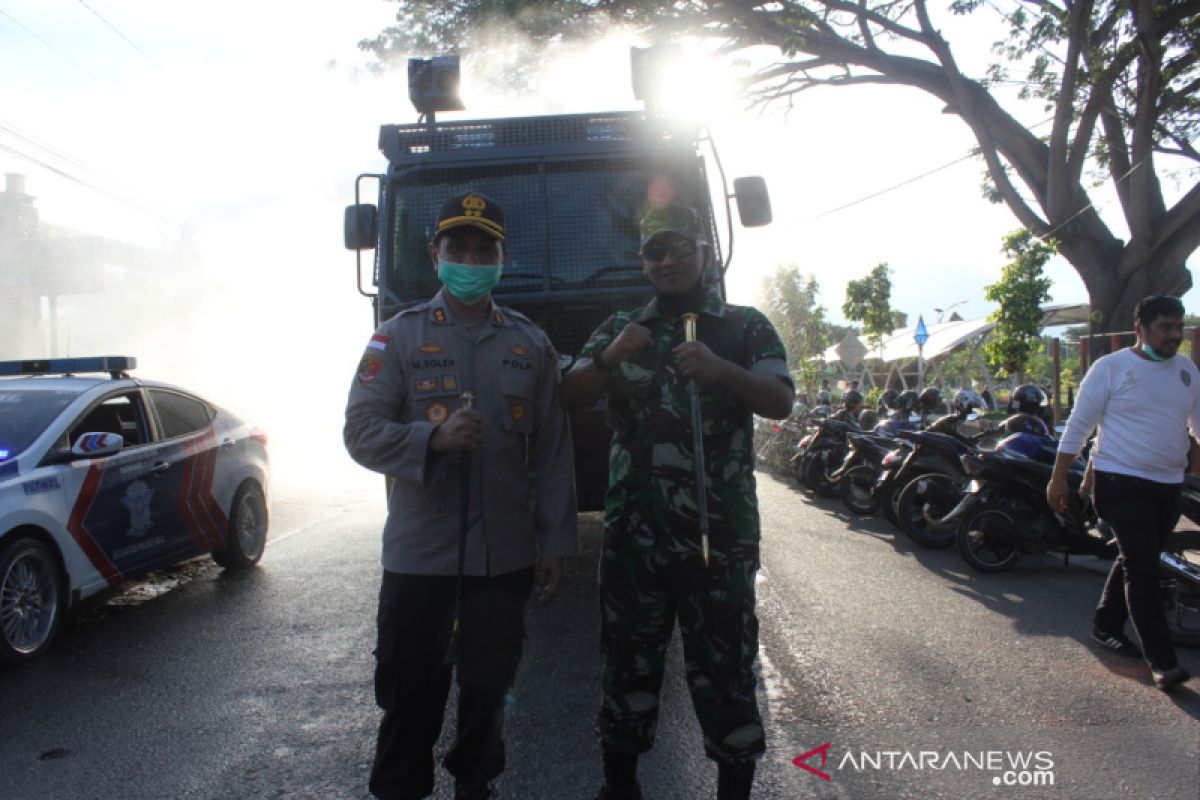 Polres Palu-Kodim Donggala juga ikut semprotkan disinfektan