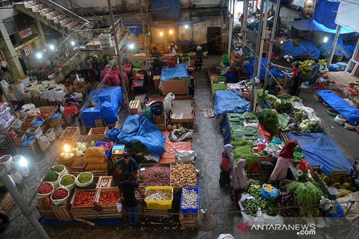 Pasar tradisional sepi terdampak corona