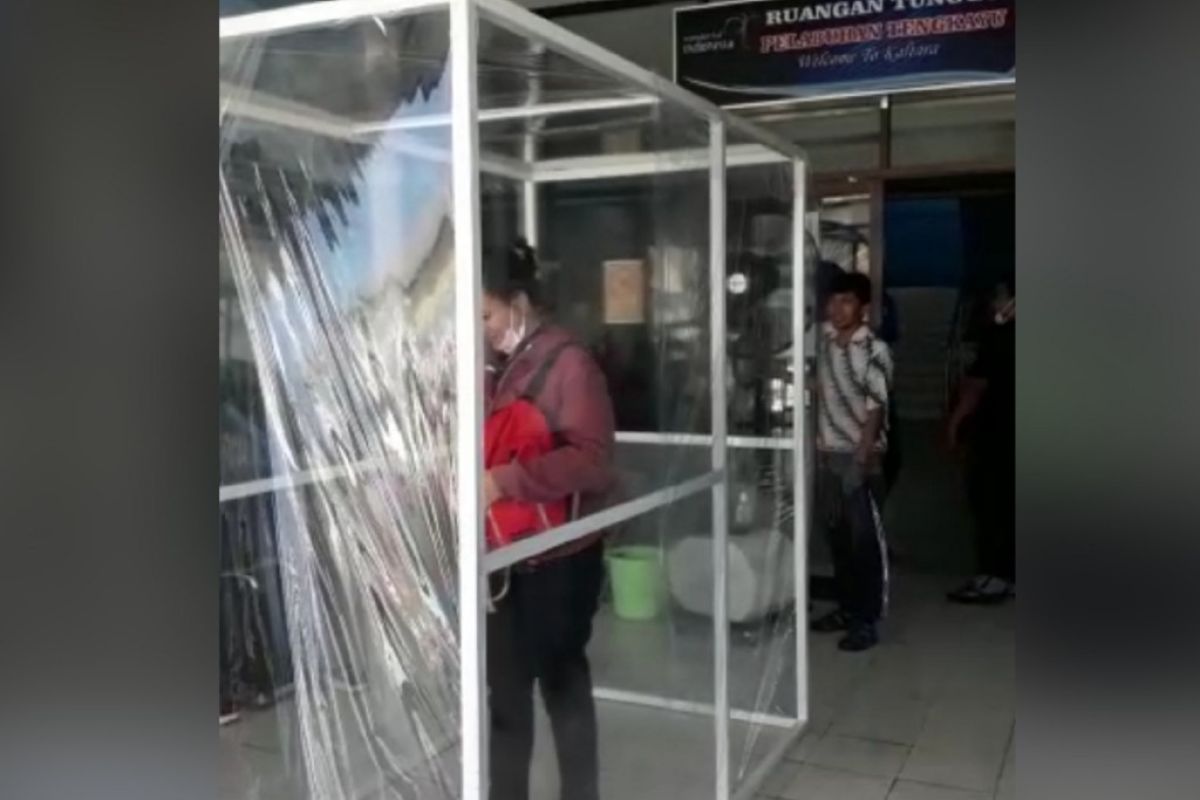 Cegah COVID-19, bilik disinfektan di Pelabuhan Kaltara