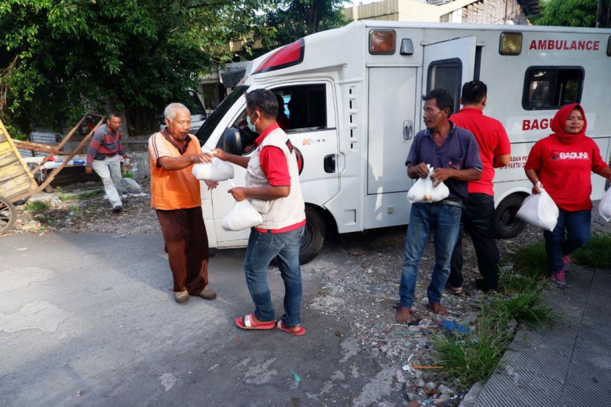 Baguna PDIP Jatim bagikan seribu paket rempah-rempah cegah COVID-19