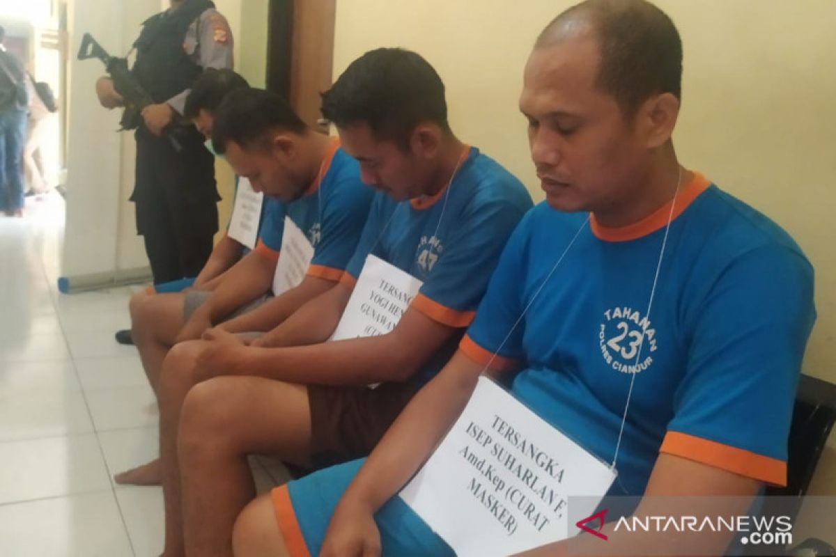 Curi ratusan kotak masker, tiga pegawai RSUD di Cianjur ditangkap polisi