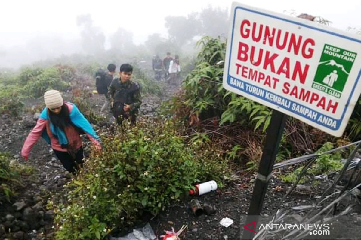 Pendakian Gunung Marapi ditutup sementara