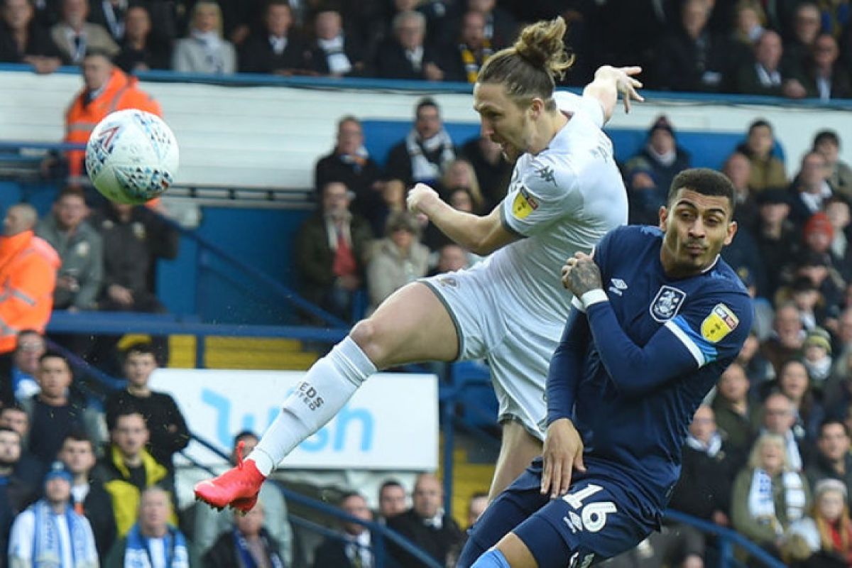 Para pemain dan pelatih Leeds rela terlambat gajian demi para staf