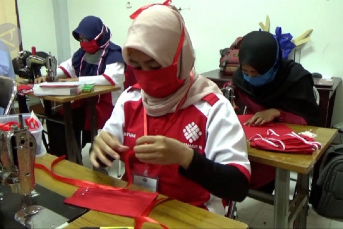 Nomad, pabrik aksesoris ponsel beralih sementara buat masker
