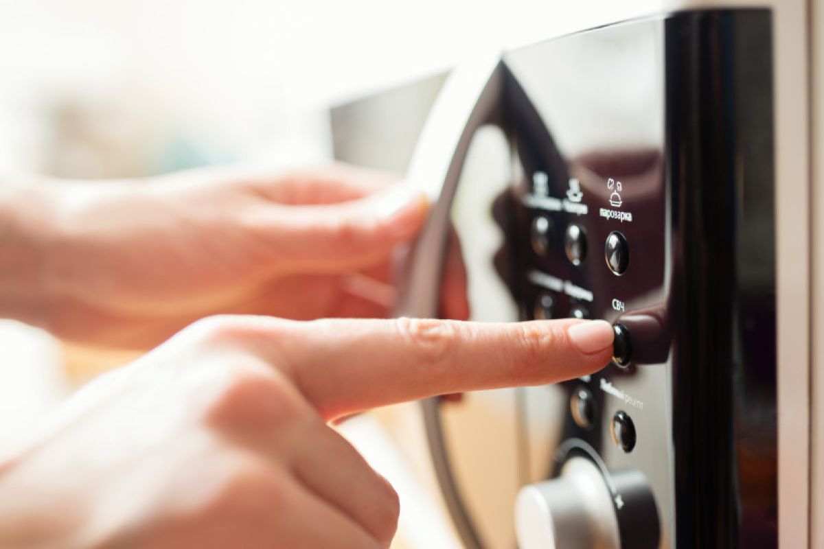 Menyalakan oven microwave dapat memperlambat sinyal wifi