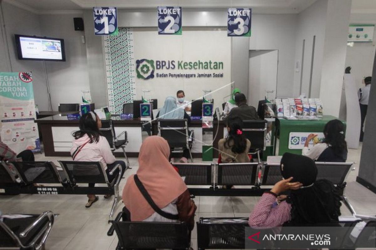 Peserta apresiasi penerapan pembatasan sosial di BPJS Kesehatan Palangka Raya