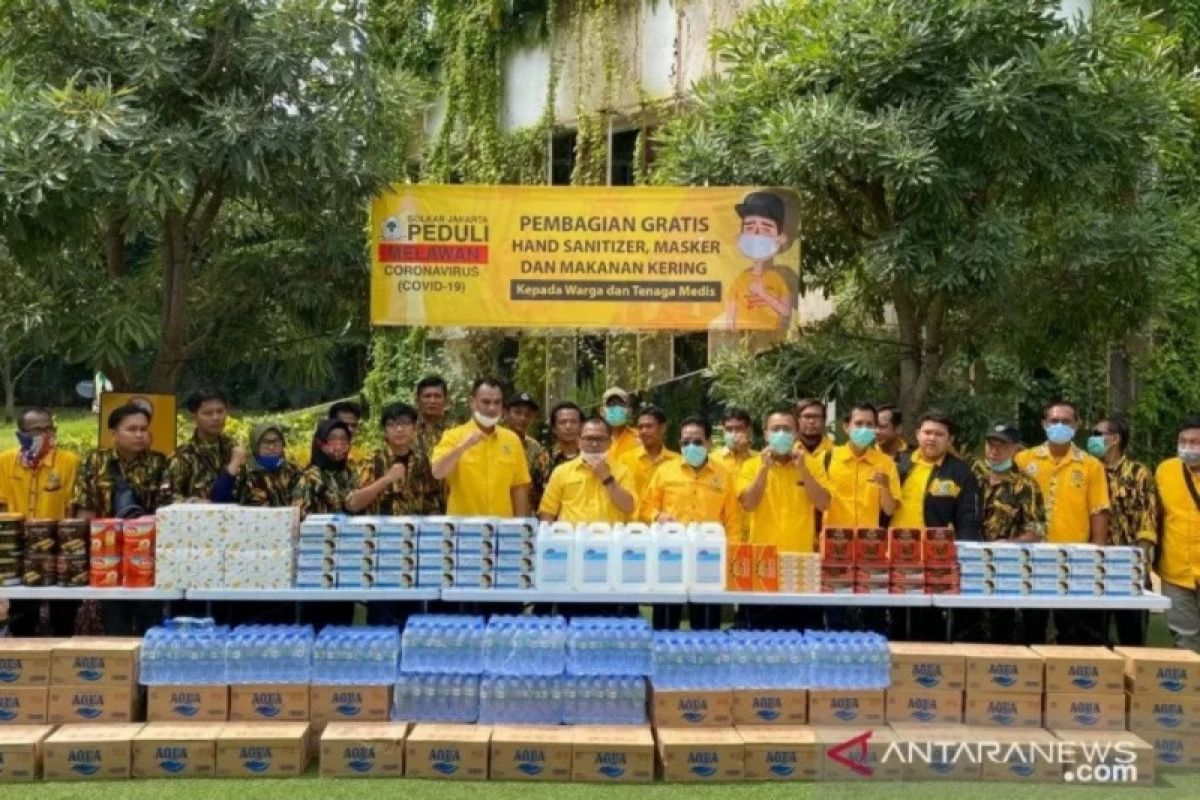 Golkar DKI bantu tenaga medis rumah sakit COVID-19