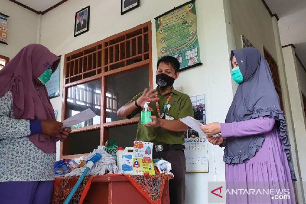 Bupati Pelalawan Tinjau Fasilitas Umum Cegah Covid-19