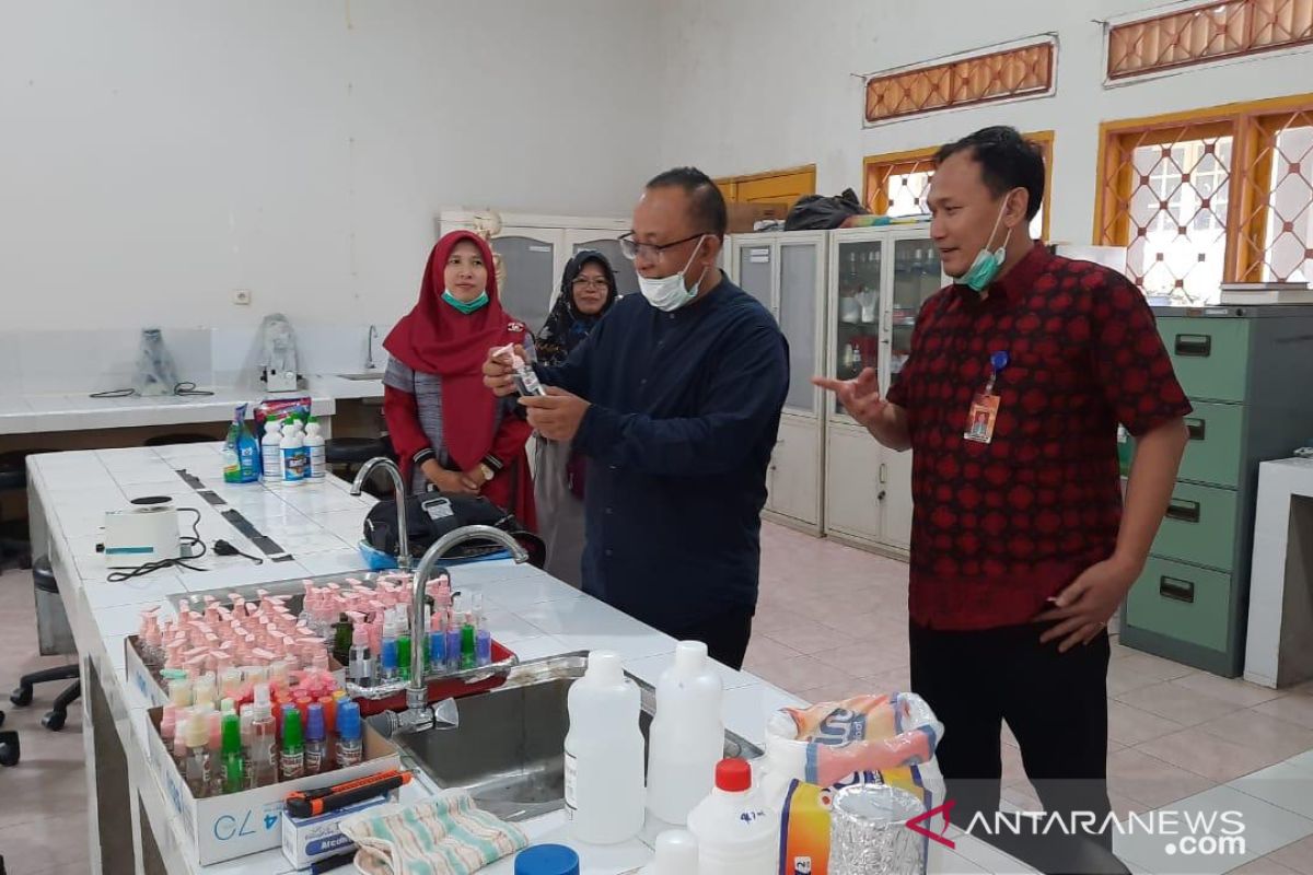 Universitas Jambi bikin antiseptik untuk warga