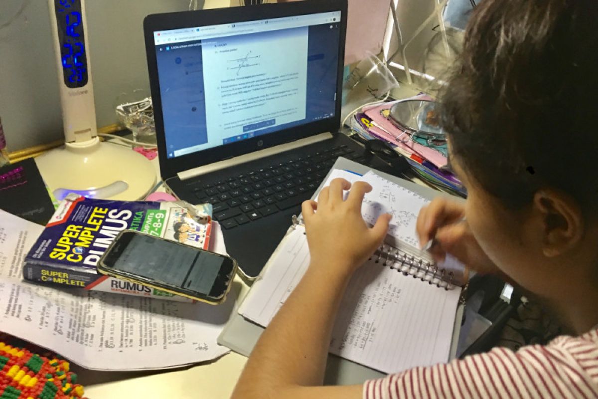 Pelajar Batam tetap  belajar di rumah hingga 13 April