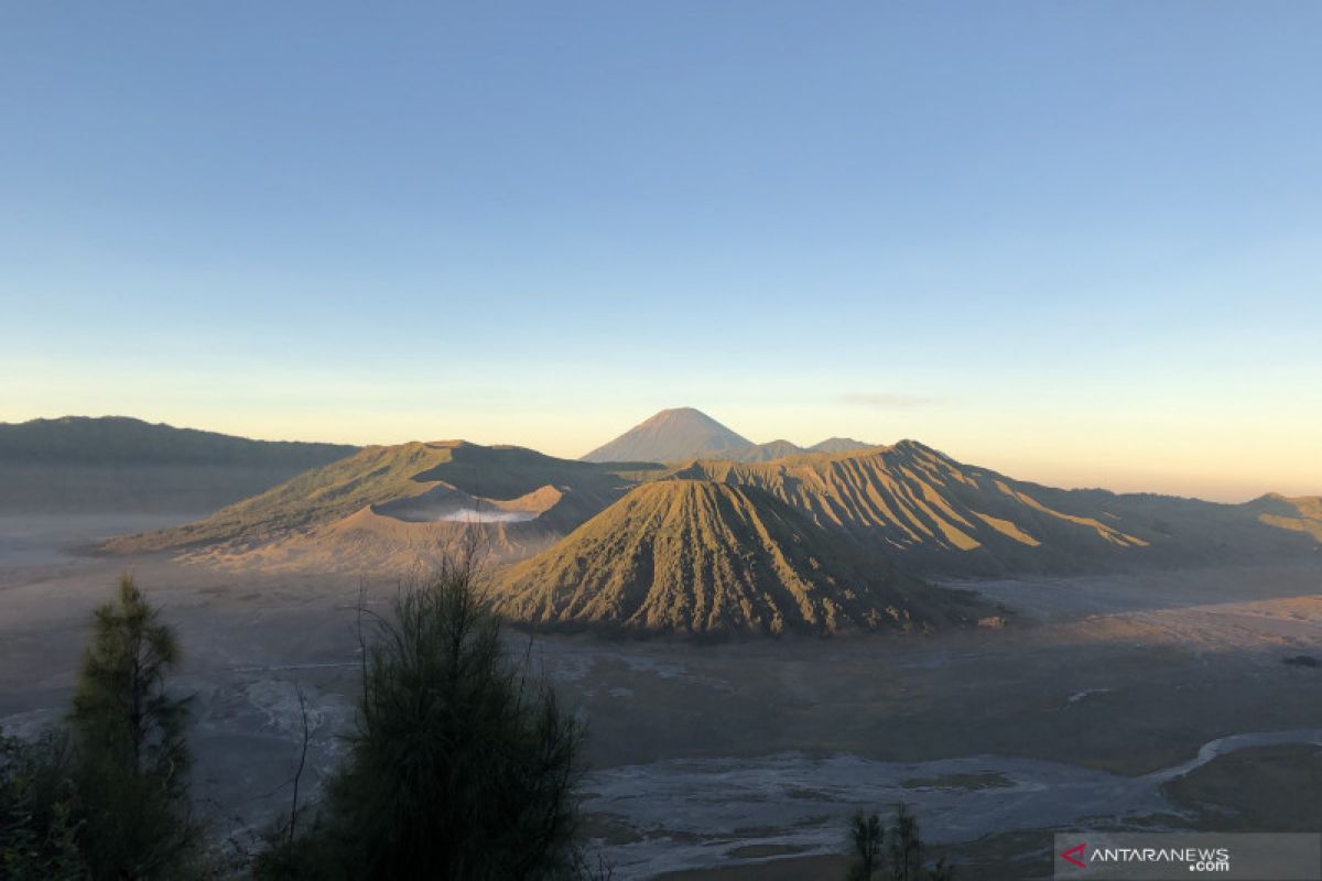 Penutupan Taman Nasional Bromo Tengger Semeru diperpanjang