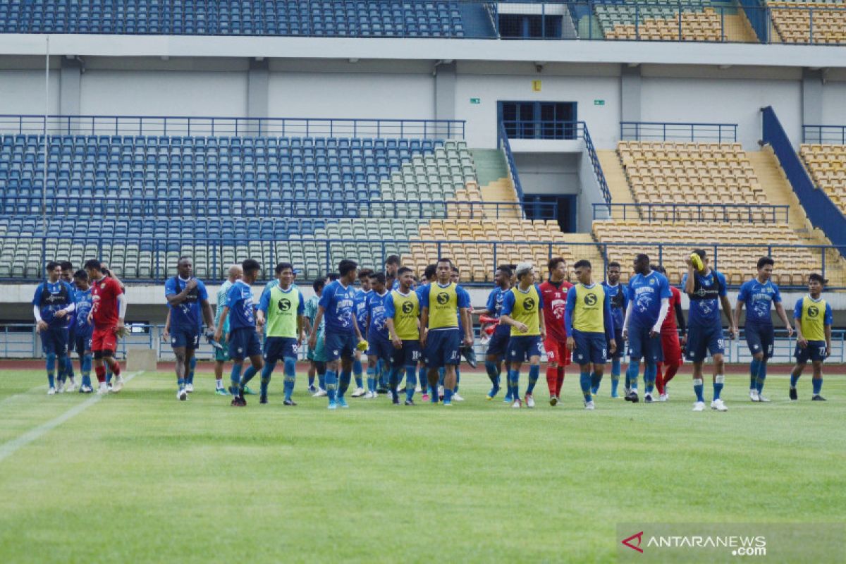 Persib Bandung umumkan satu pemainnya positif COVID-19