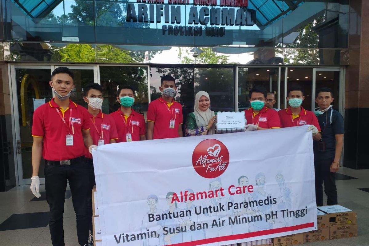 Alfamart Pekanbaru bantu nutrisi dan vitamin tim medis COVID -19