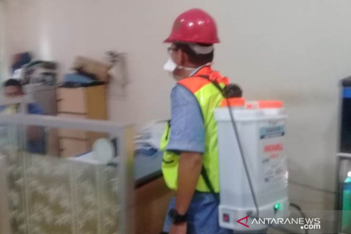 PT Timah bersama Satgas COVID-19 Babel lakukan penyemprotan disinfektan ke fasilitas umum