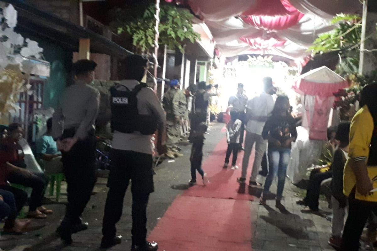 Polres Ternate bubarkan warga di pusat keramaian