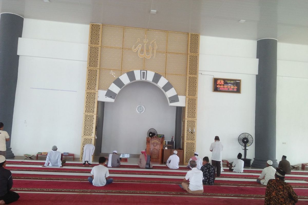 Masjid Agung Mukomuko Bengkulu tetap gelar shalat Jumat