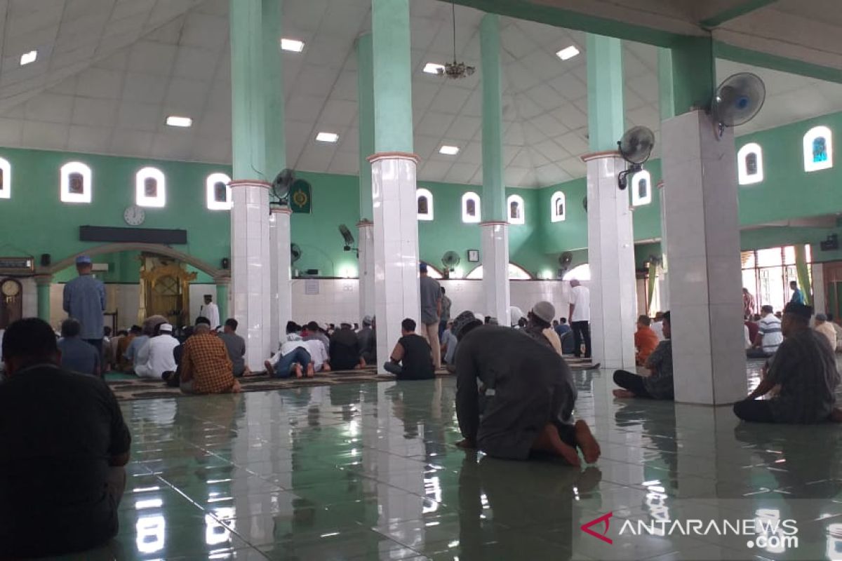 Sejumlah masjid di Kabupaten Belitung tetap laksanakan Shalat Jumat