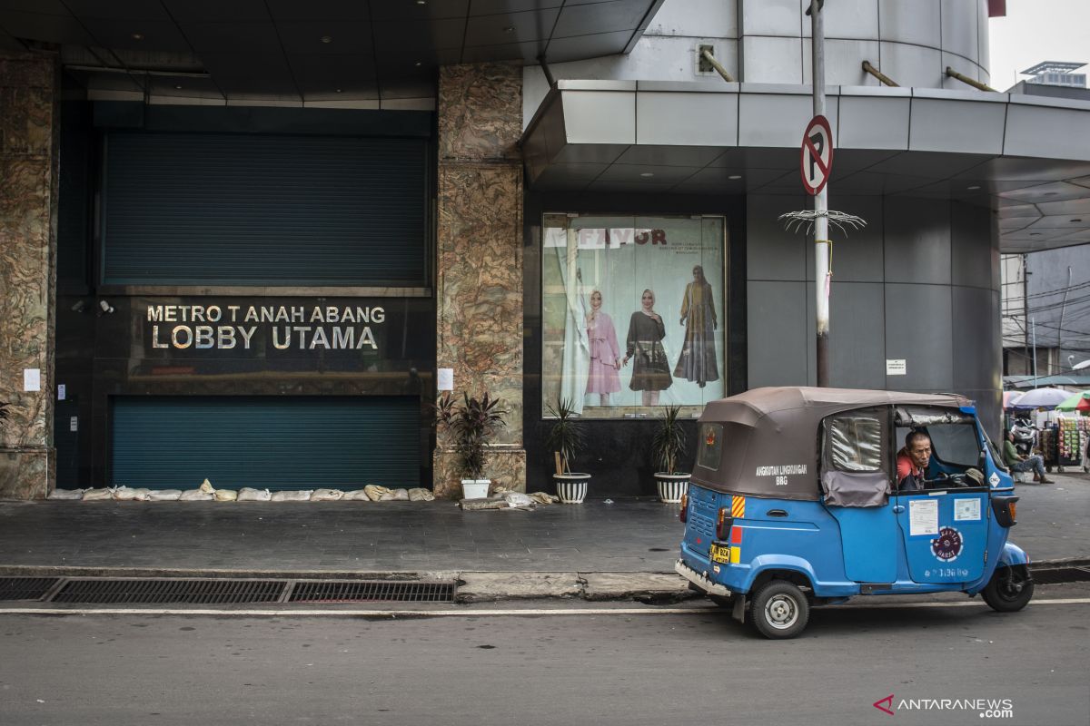 Lalu lintas depan Pasar Tanah Abang lengang