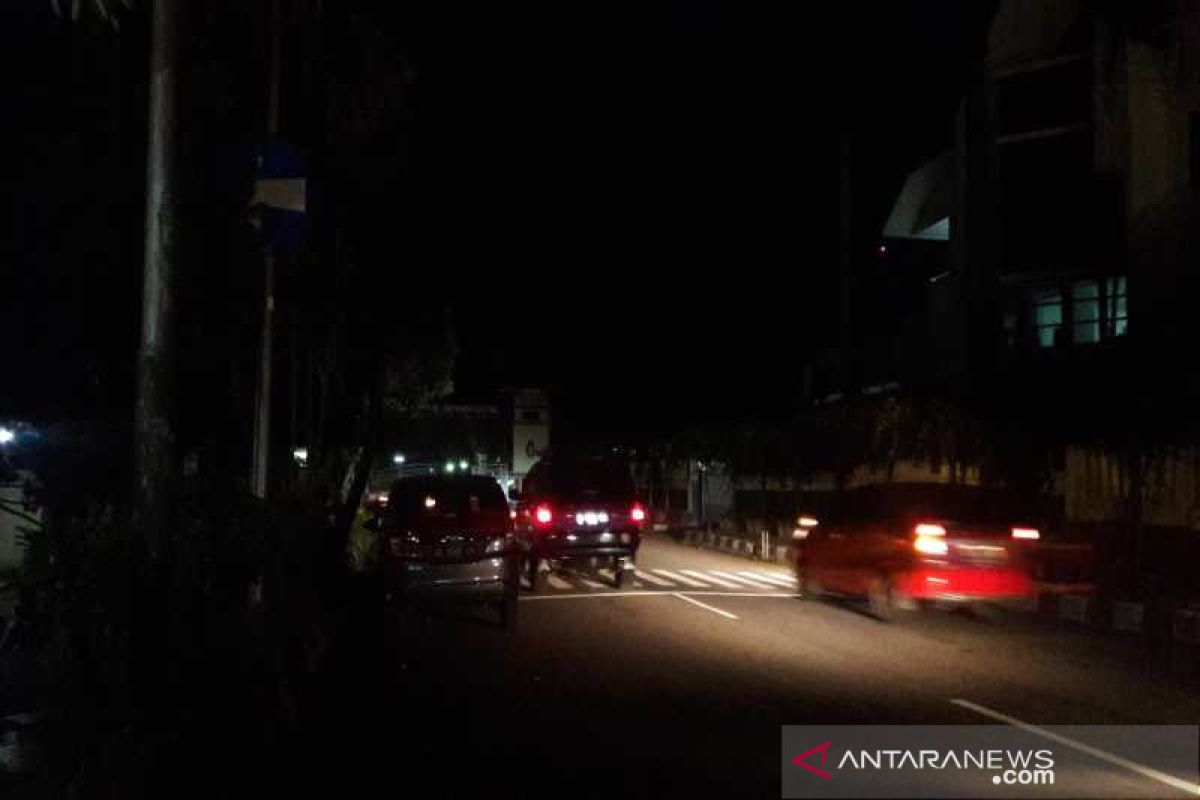 Temanggung padamkan lampu jalan cegah kerumunan malam hari