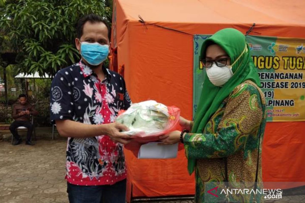 Gugus Tugas COVID-19 Pangkalpinang bantu 60 paket APD