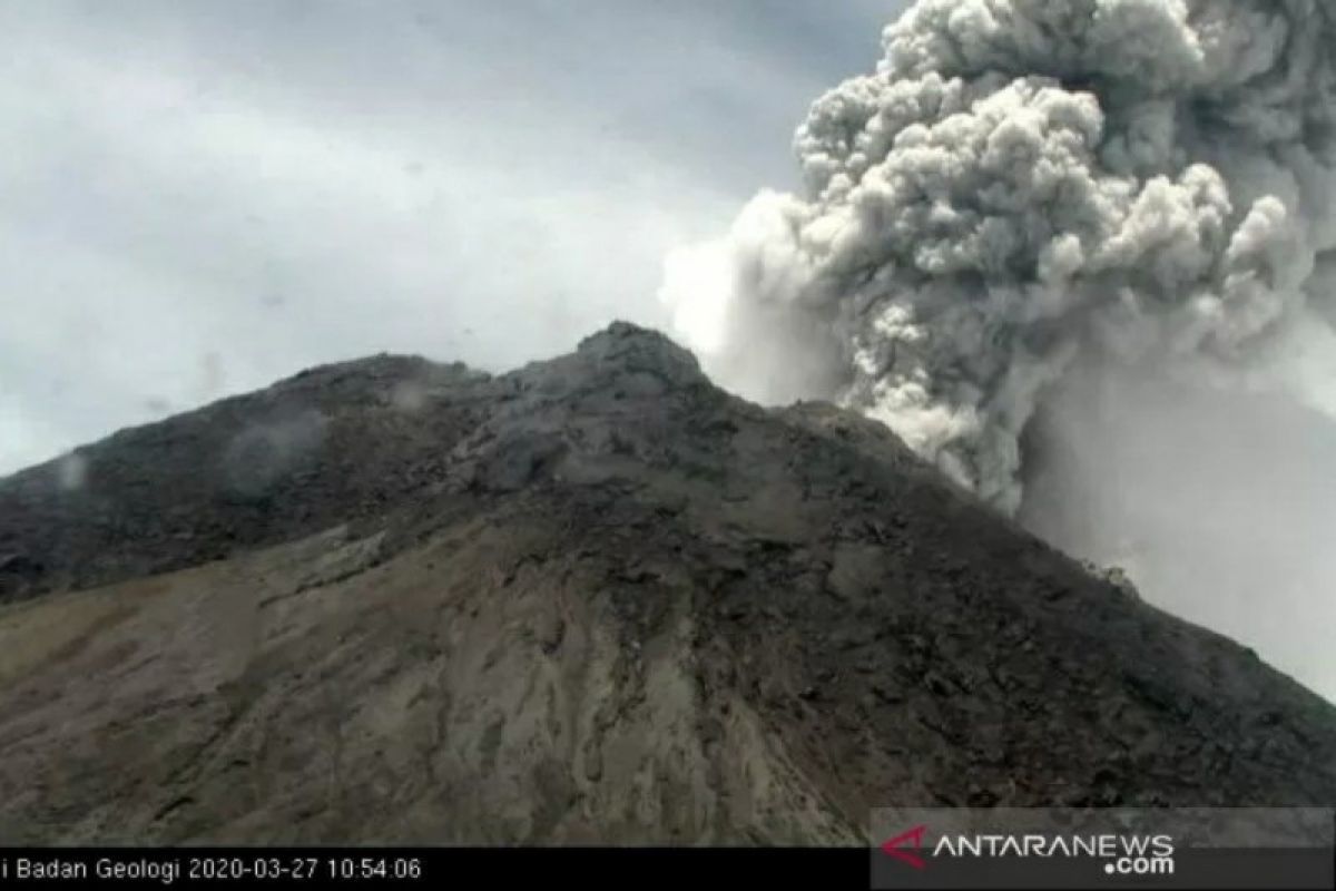 Gunung Merapi meletus, kolom asap 5.000 meter