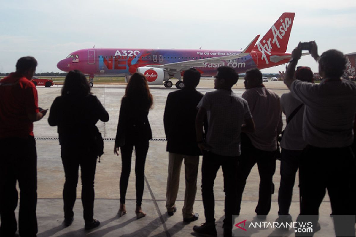Air Asia operasikan rute domestik secara terbatas bulan depan