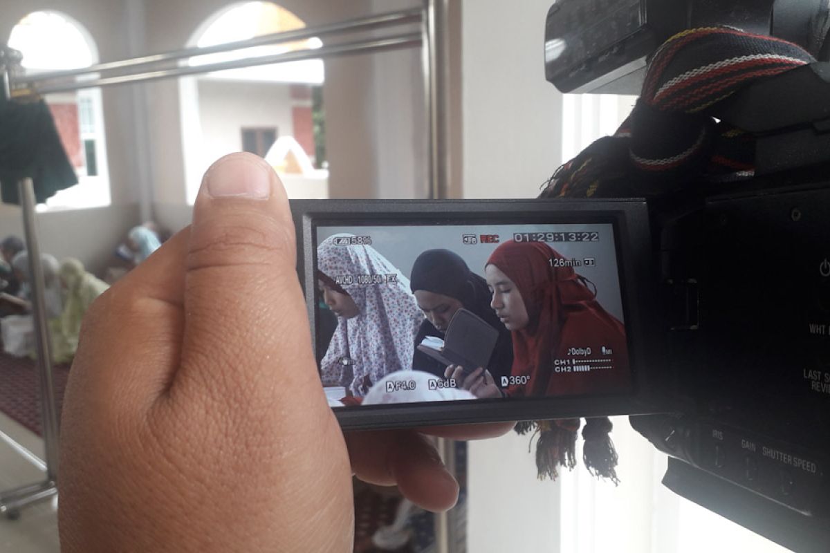 Ratusan santri gelar doa bersama tolak wabah COVID-19 di Lampung