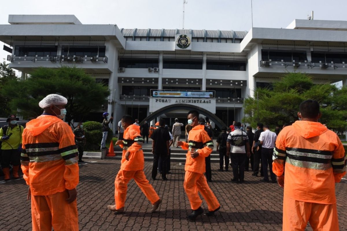 Tim gabungan lakukan penyemprotan disinfektan di USU