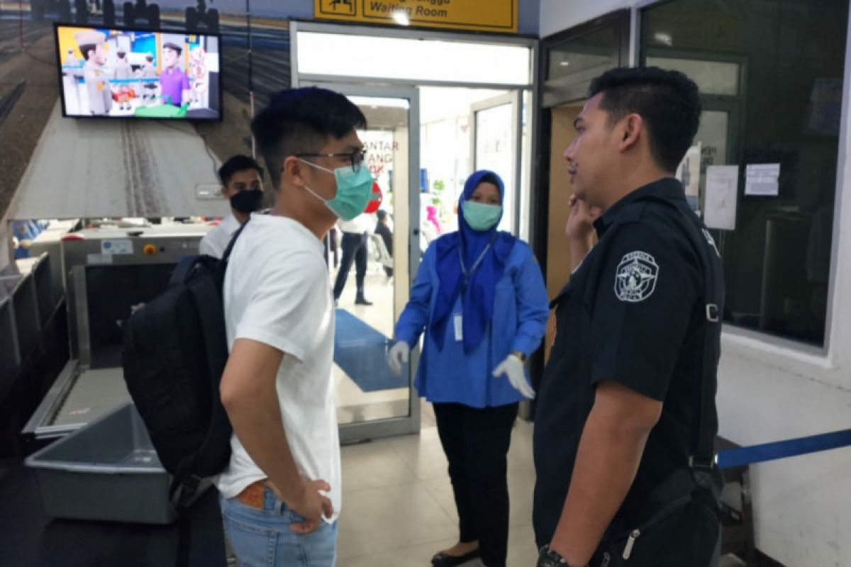 Polres-Imigrasi Ketapang pulangkan TKA China cegah penyebaran COVID-19