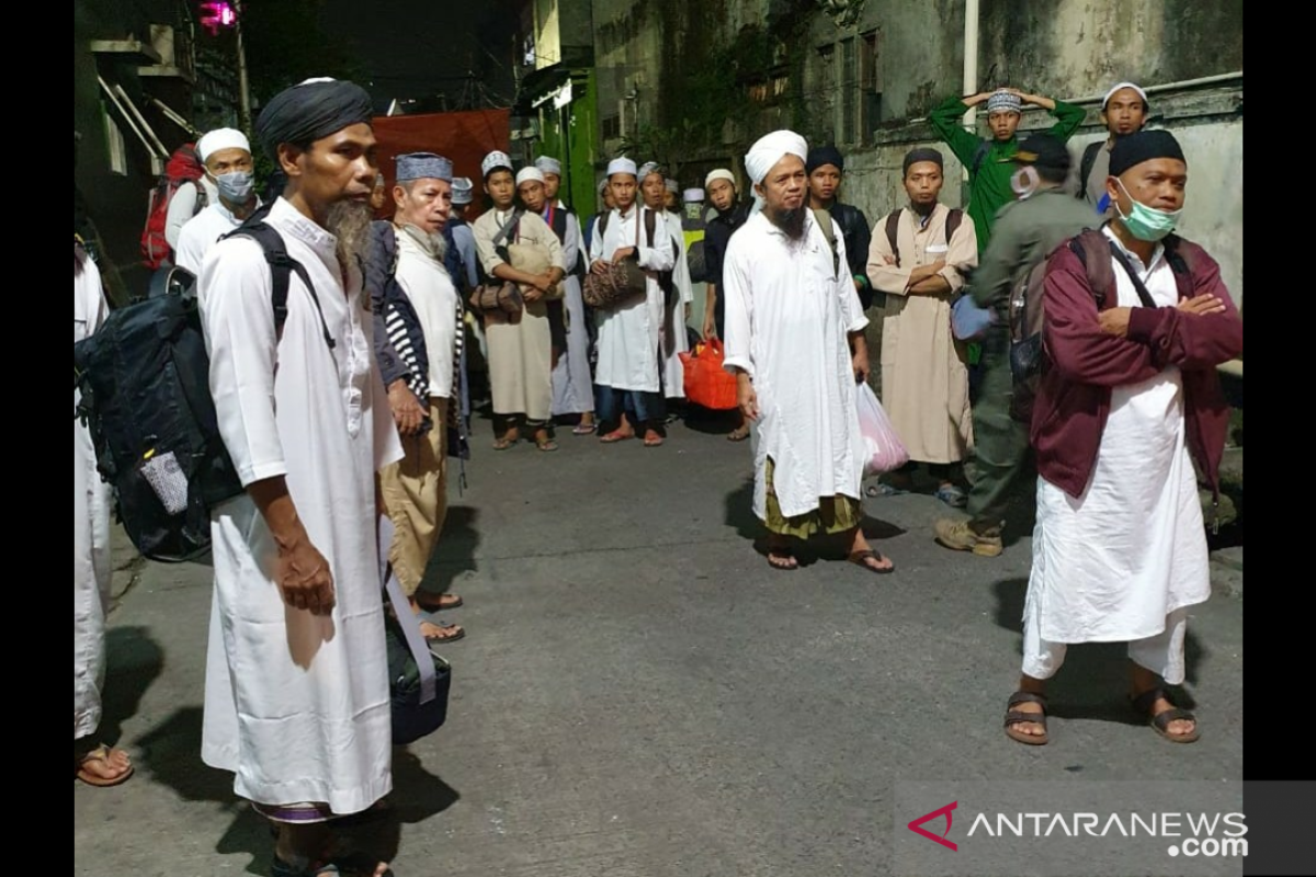 Jemaah Masjid Kebon Jeruk dapat layanan kesehatan selama karantina