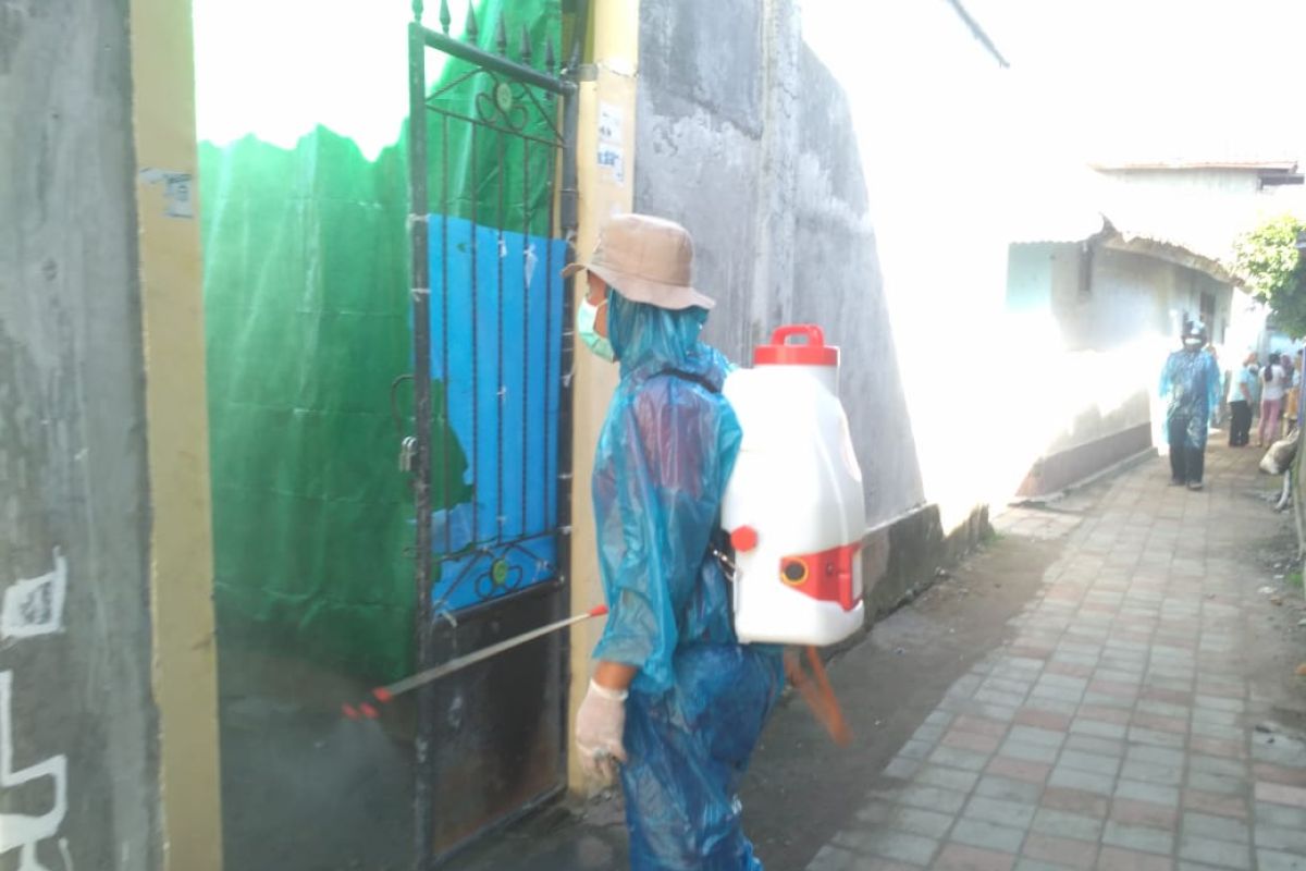 Pemkot Mataram disinfektan rumah status  PDP meninggal diduga COVID-19