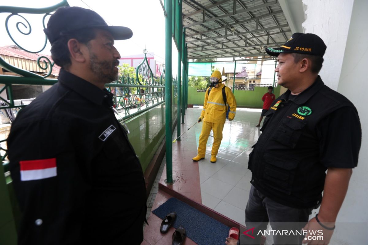 Relawan RAPI disinfektan tempat ibadah