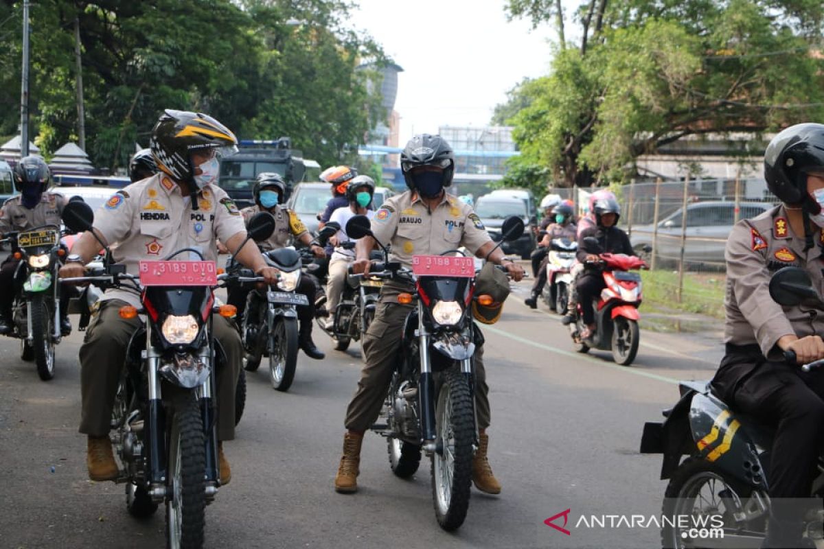 Satpol PP Tangerang patroli imbau warga tak melakukan  aktivitas di luar rumah