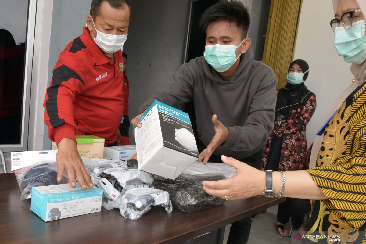 Bantuan 8.500 APD dan 4.800 "rapid test" Kemenkes diterima Riau