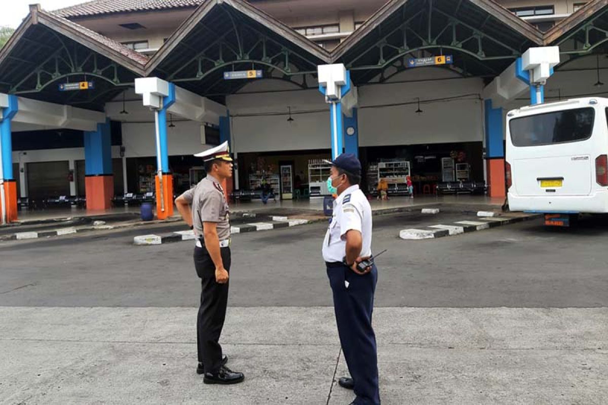 Satlantas Polresta Banyumas pantau penumpang terminal bus Purwokerto