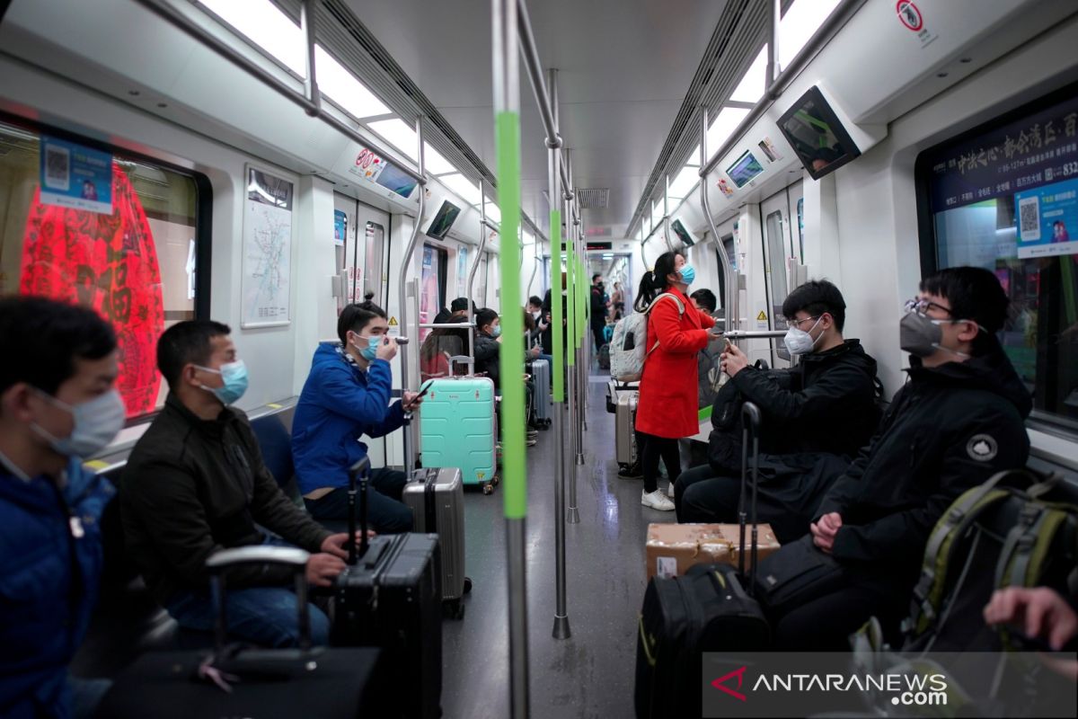 Subway di Kota Wuhan kembali beroperasi setelah berhenti dua bulan