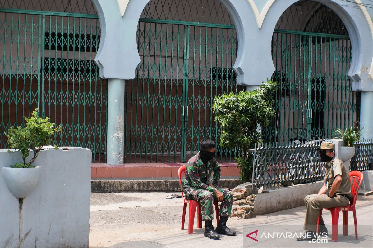 Jamaah Masjid Kebon Jeruk terus dipantau petugas kesehatan