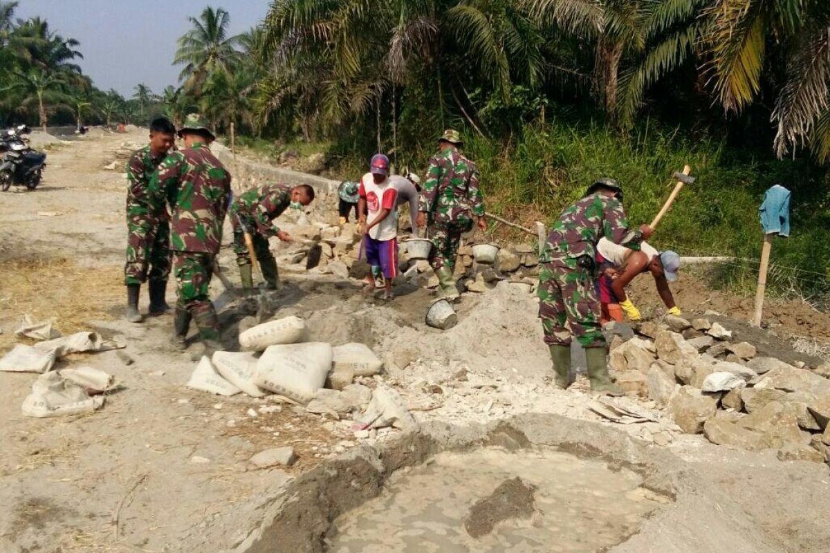 Satgas TMMD Kodam Bukit Barisan ajak warga melawan penyebaran COVID-19