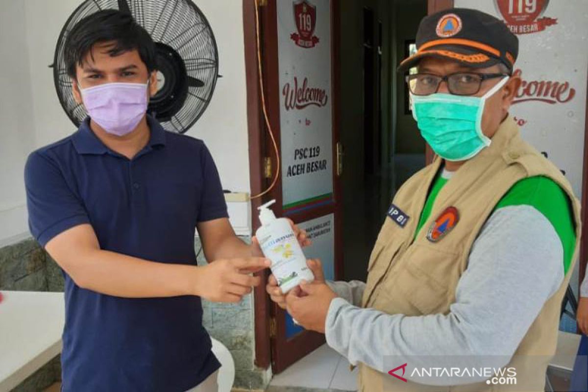 SBA serahkan hand sanitizer untuk gugus tugas COVID-19 Aceh Besar